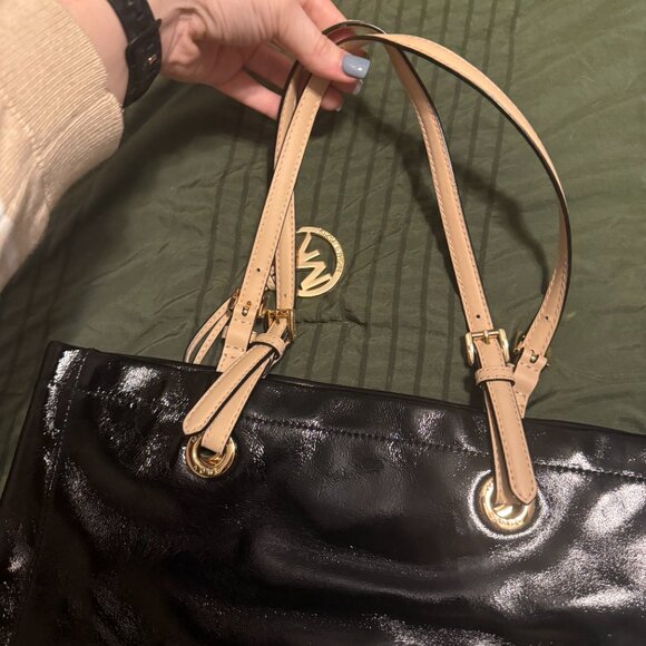Michael Kors Jet Set Patent Leather Tote Bag in Black with Tan Straps. - Picture 5 of 9